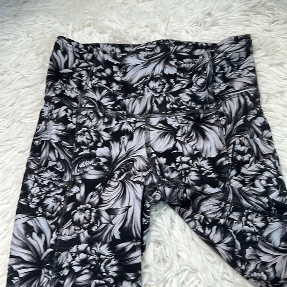 Lululemon Fast & Free Crop II *Nulux 19" Night Garden Ice Grey Black - Picture 2 of 6